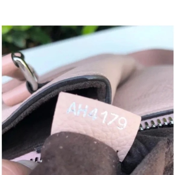 Louis Vuitton Haumea Mahina Magnolia Pink Leather Bag - Picture 7 of 7